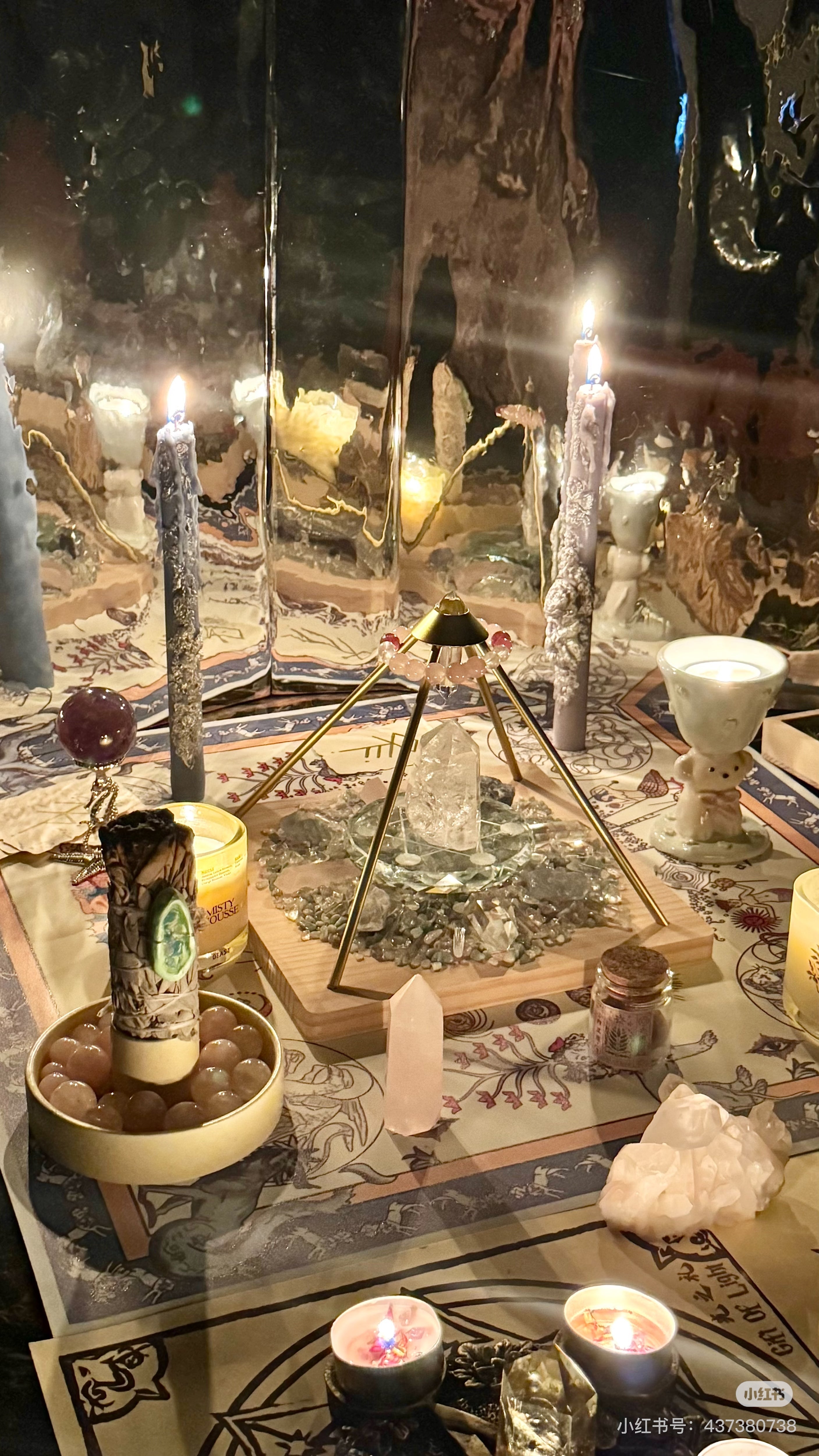 Crystal Culture: Traditional Gemstone Display & Folk Customs